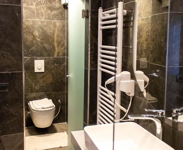 Venis Hotel 4*