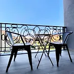 Venis فندق