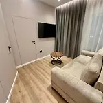Venis فندق تيرانا