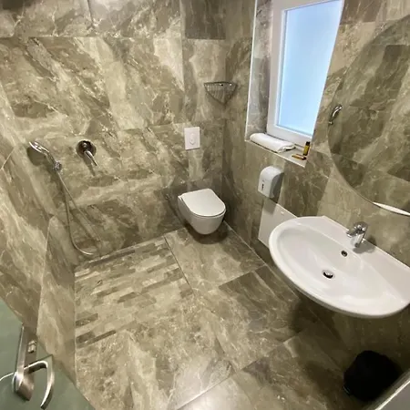 Venis Hotel 4*