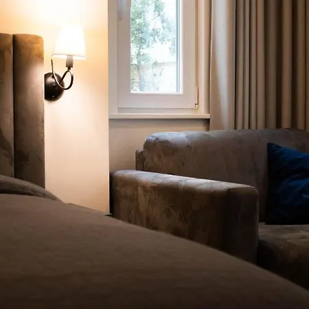 Venis 4* تيرانا