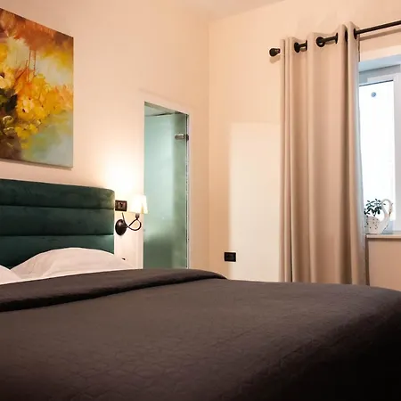 Venis Hotel 4*