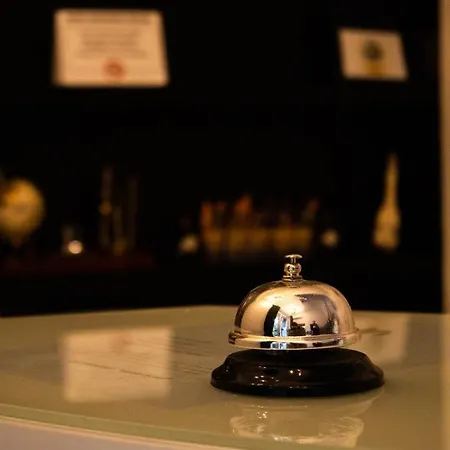 Venis فندق تيرانا