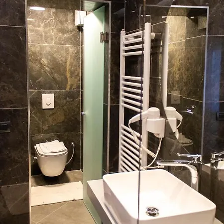 Venis Hotel 4*
