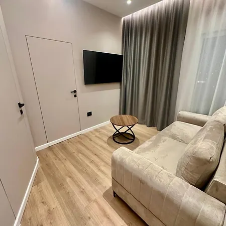 Venis فندق تيرانا