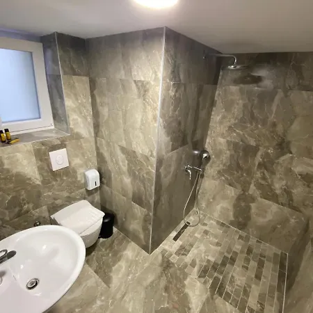 Venis Hotel 4*