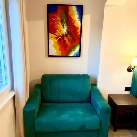 Venis فندق تيرانا